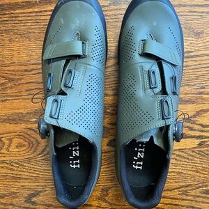 Fi’zi:k Men's Terra XS Cyling Shoes in Olive Green- size 13